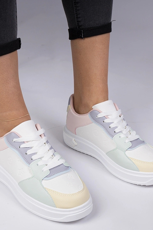 Biało-niebieskie sportowe sneakersy z... Biało-niebieskie sportowe sneakersy z...