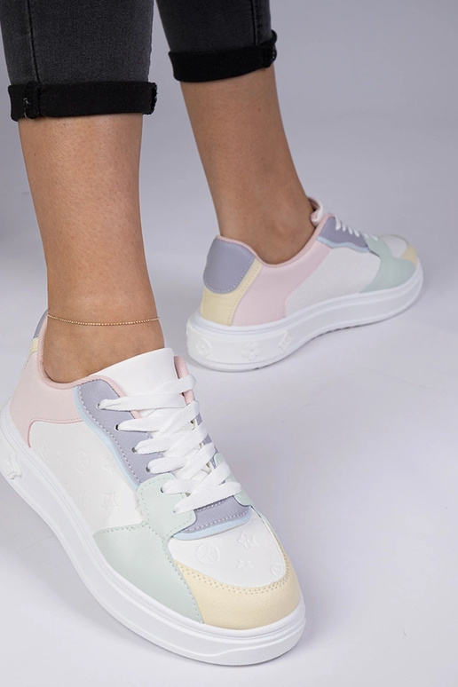 Biało-niebieskie sportowe sneakersy z... Biało-niebieskie sportowe sneakersy z...