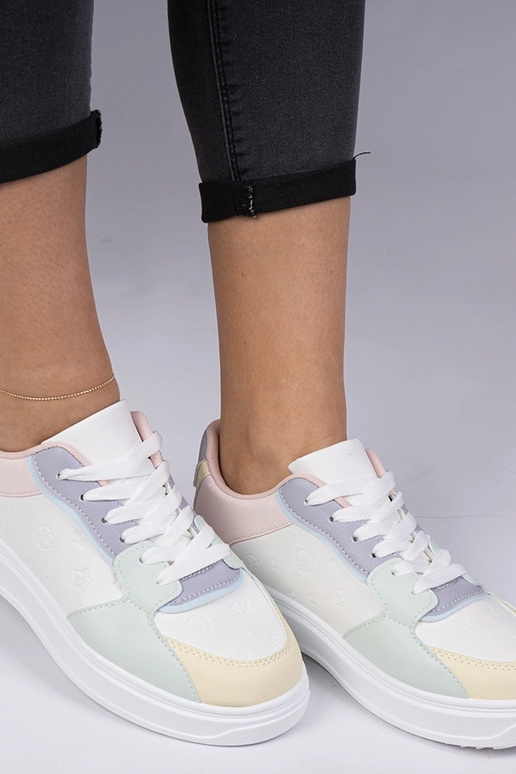 Biało-niebieskie sportowe sneakersy z... Biało-niebieskie sportowe sneakersy z...