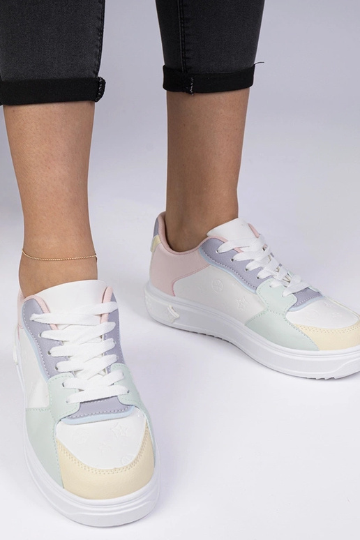 Biało-niebieskie sportowe sneakersy z... Biało-niebieskie sportowe sneakersy z...