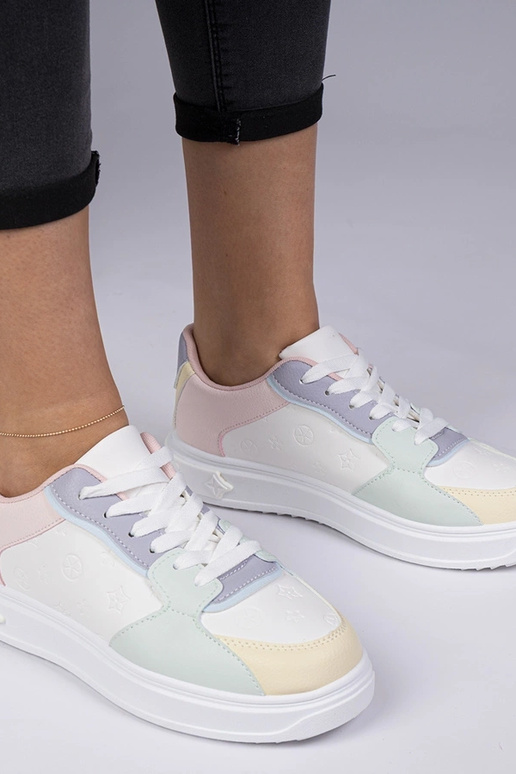 Biało-niebieskie sportowe sneakersy z... Biało-niebieskie sportowe sneakersy z...