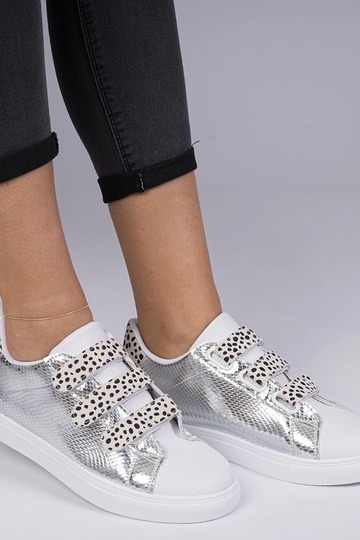 Srebrne sneakersy o... 2
