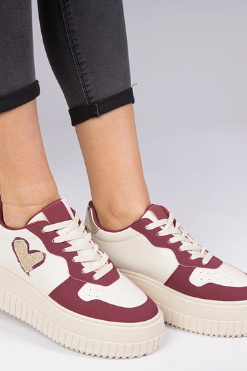 Bordowe sneakersy damskie z brokatowym serduszkiem Laira 2