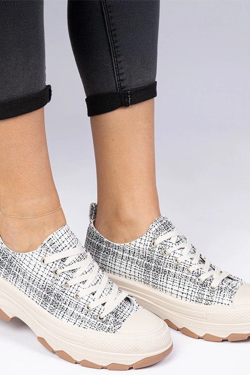 Biało-czarne trampki na grubej...