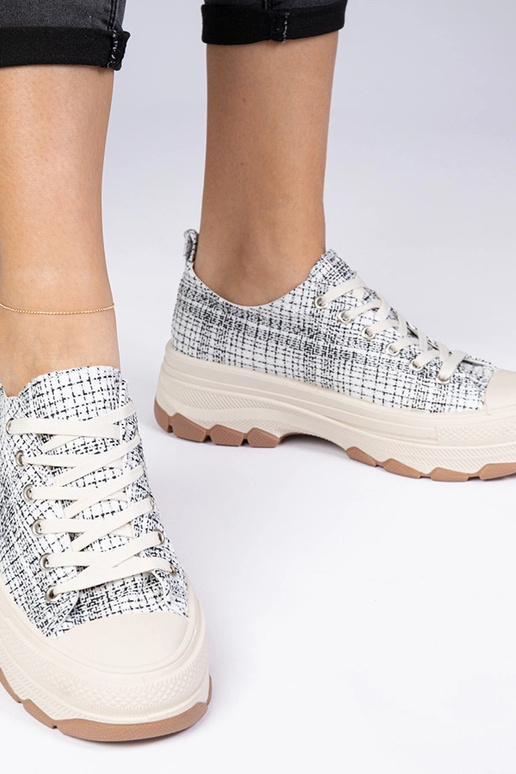 Biało-czarne trampki na grubej...