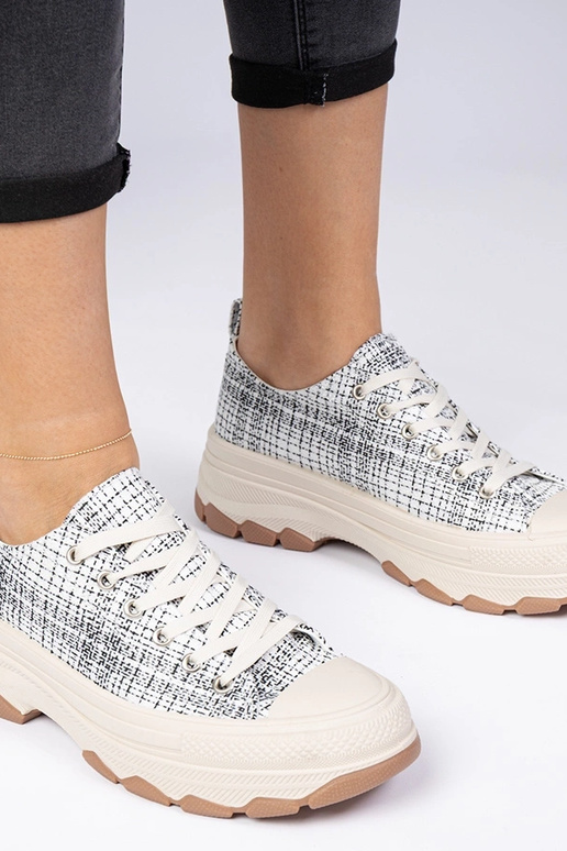 Biało-czarne trampki na grubej...