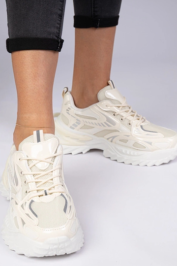 Beżowe sneakersy sportowe...