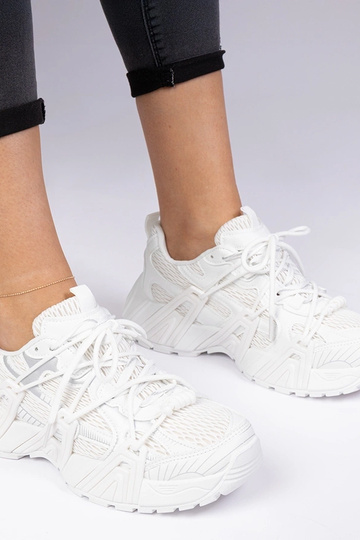 Białe sneakersy stylowe na masywnej podeszwie Lukaro