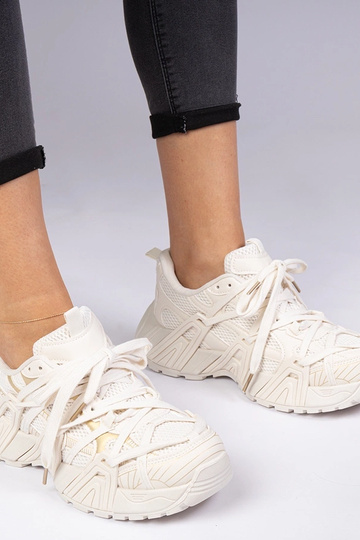 Beżowe sneakersy na...