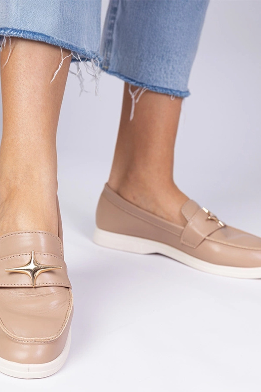 Ciemnobeżowe damskie mokasyny ze...