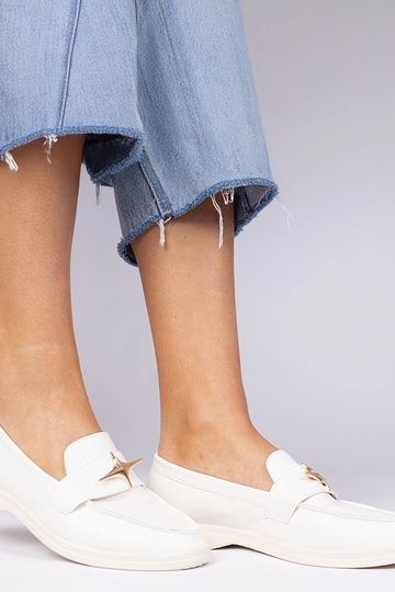 Białe damskie mokasyny ze...