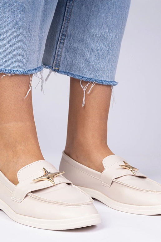 Beżowe damskie mokasyny ze złotą...