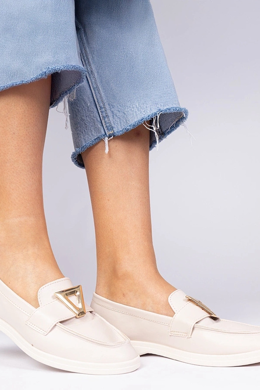 Beżowe damskie mokasyny z elegancką...