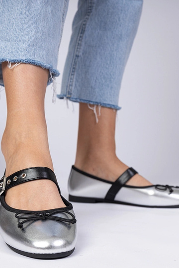 Srebrne damskie balerinki z...