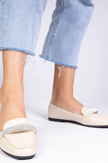 Beżowe damskie mokasyny z... 2