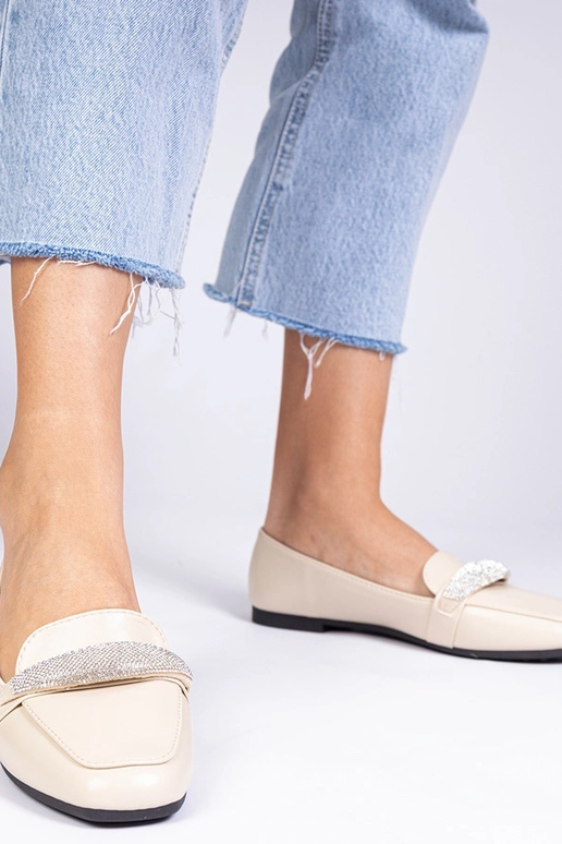 Beżowe damskie mokasyny z cyrkoniami...