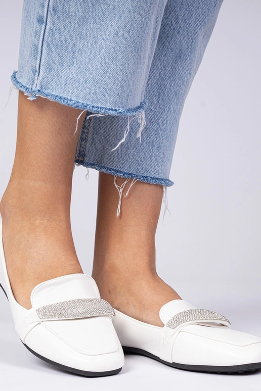 Białe damskie mokasyny z cyrkoniami...