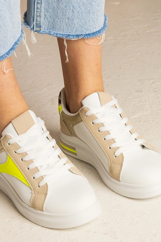 Białe sneakersy damskie z dodatkiem...