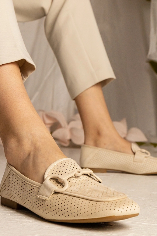 Beżowe damskie mokasyny ażurowe z...