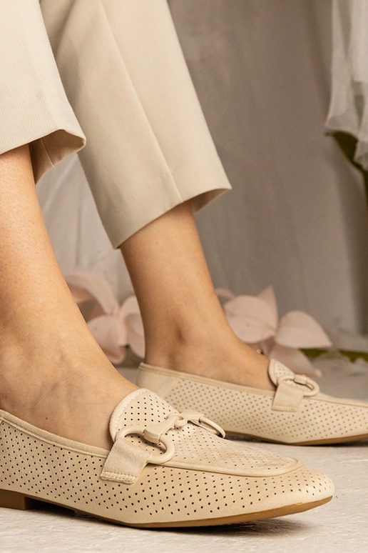 Beżowe damskie mokasyny ażurowe z...