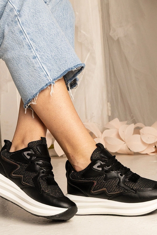 Czarne sneakersy z holograficznym...