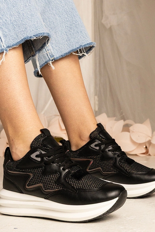 Czarne sneakersy z holograficznym...