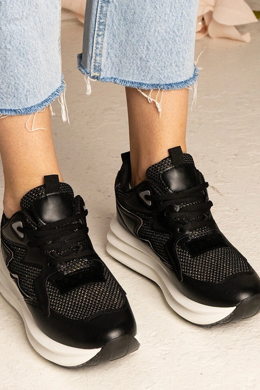 Czarne sneakersy z holograficznym...