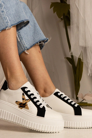 Biało-czarne sneakersy... 2