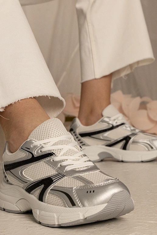 Srebrne sneakersy damskie sportowe z... Srebrne sneakersy damskie sportowe z...