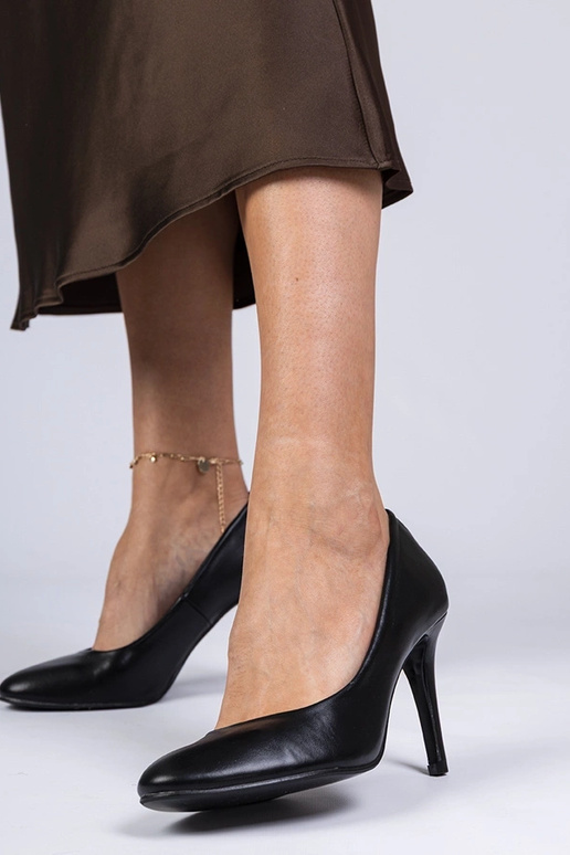 Czarne czółenka klasyczne na szpilce... Czarne czółenka klasyczne na szpilce...