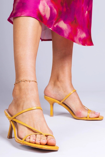 Żółte klapki eleganckie na...