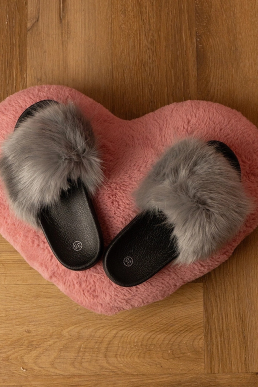 Szare klapki dziecięce z futerkiem...