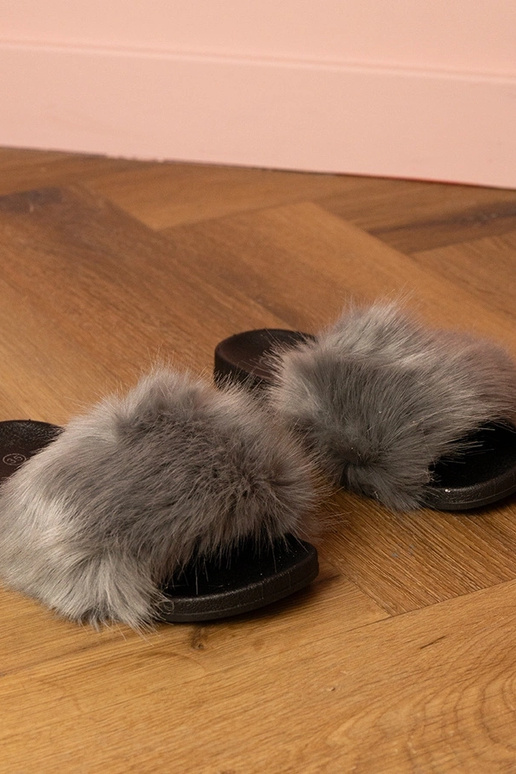 Szare klapki dziecięce z futerkiem...