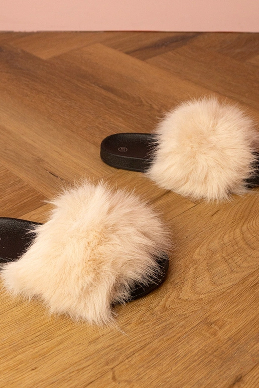 Beżowe klapki dziecięce z futerkiem...