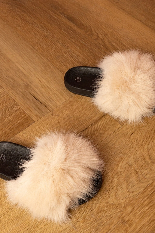 Beżowe klapki dziecięce z futerkiem...