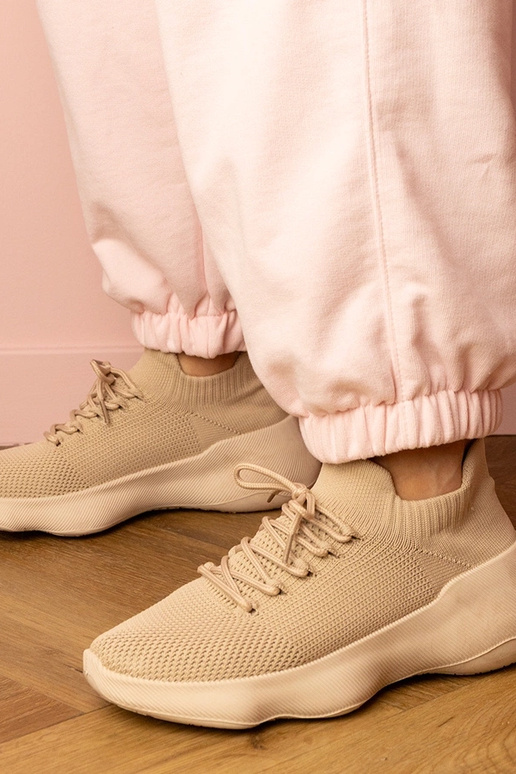 Beżowe sportowe sneakersy ze... Beżowe sportowe sneakersy ze...
