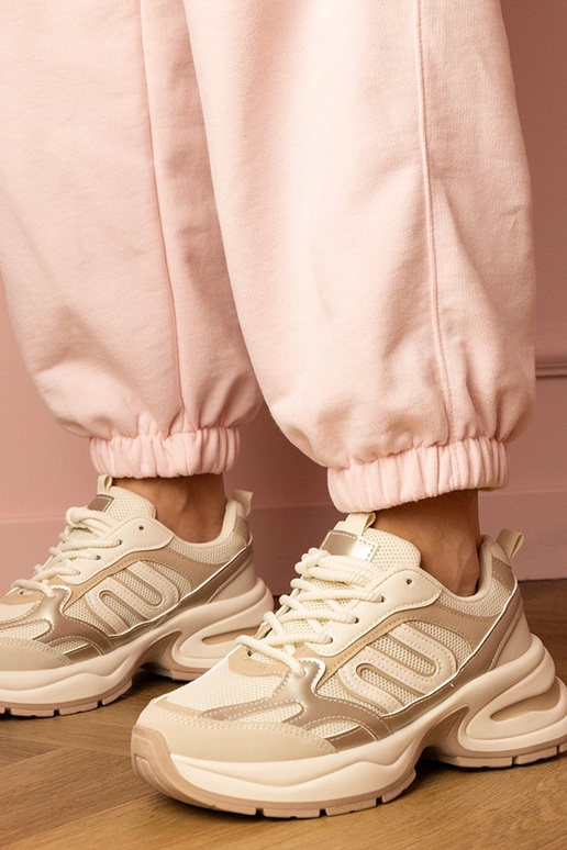 Beżowe sneakersy sportowe na masywnej... Beżowe sneakersy sportowe na masywnej...