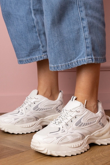 Białe sneakersy sportowe na stylowej podeszwie Carina