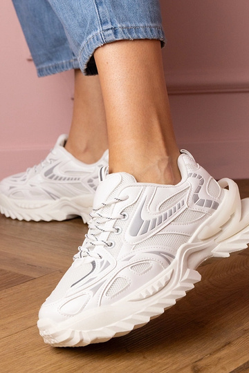 Białe sneakersy sportowe na stylowej podeszwie Carina 2