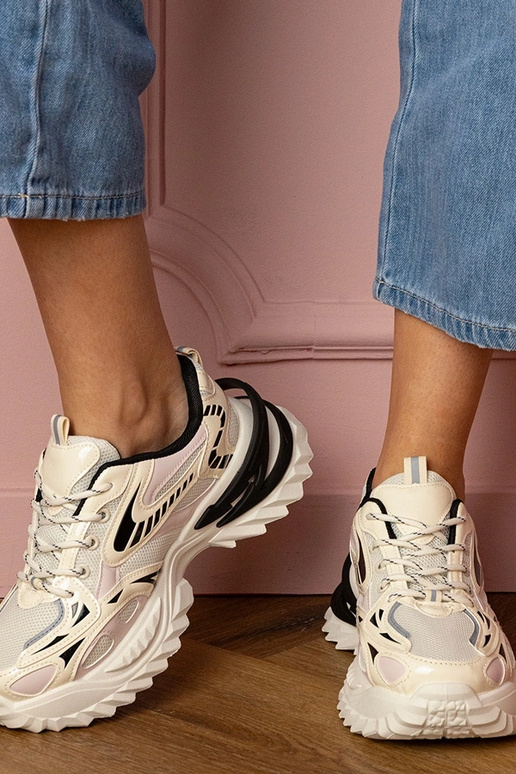 Beżowe sneakersy sportowe na stylowej...