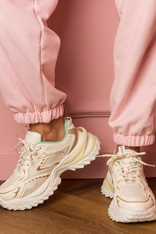 Beżowe sneakersy sportowe na grubej... Beżowe sneakersy sportowe na grubej...