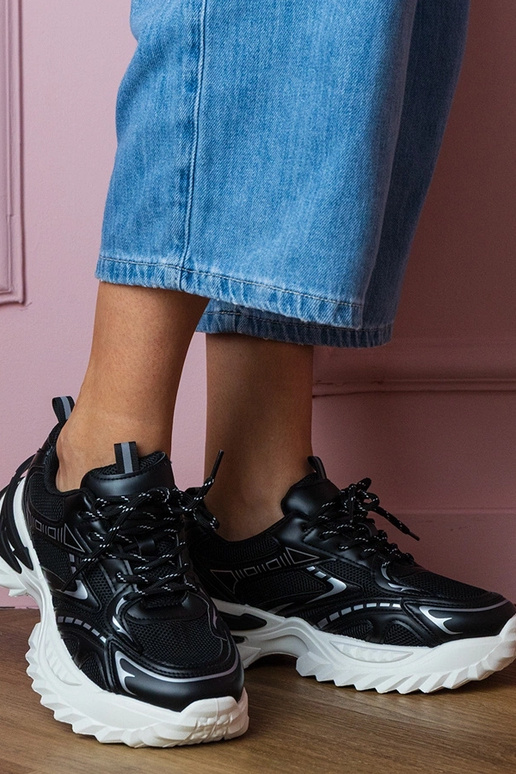 Czarne sneakersy sportowe na grubej... Czarne sneakersy sportowe na grubej...