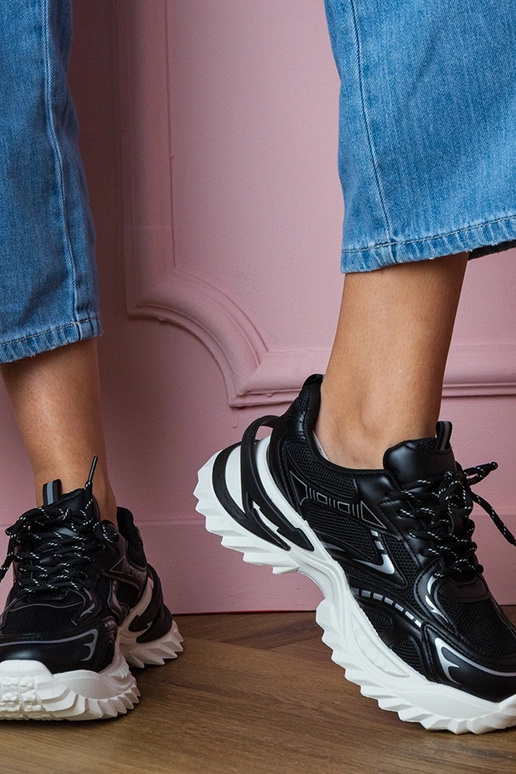 Czarne sneakersy sportowe na grubej... Czarne sneakersy sportowe na grubej...