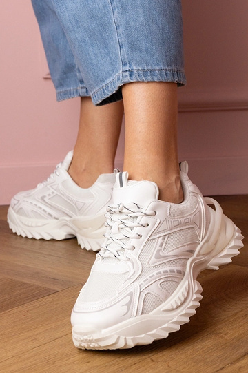 Białe sneakersy sportowe na grubej podeszwie Lirana 2