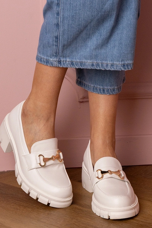 Białe półbuty na niskim słupku ze... Białe półbuty na niskim słupku ze...