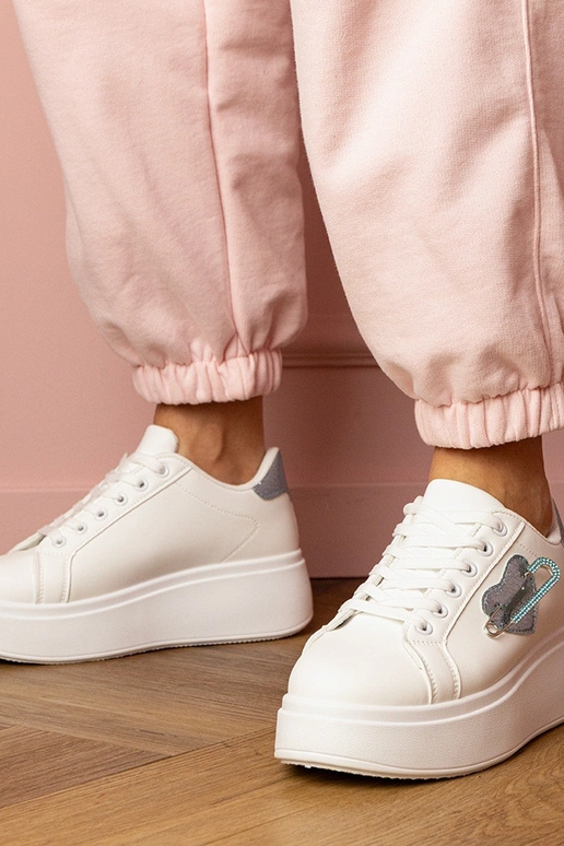 Białe sneakersy z niebieskim... Białe sneakersy z niebieskim...