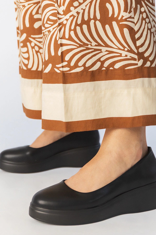 Czarne półbuty na platformie z...