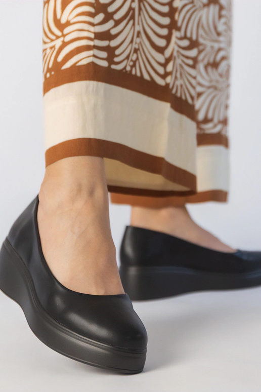 Czarne półbuty na platformie z...