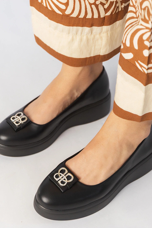 Czarne półbuty na platformie z...