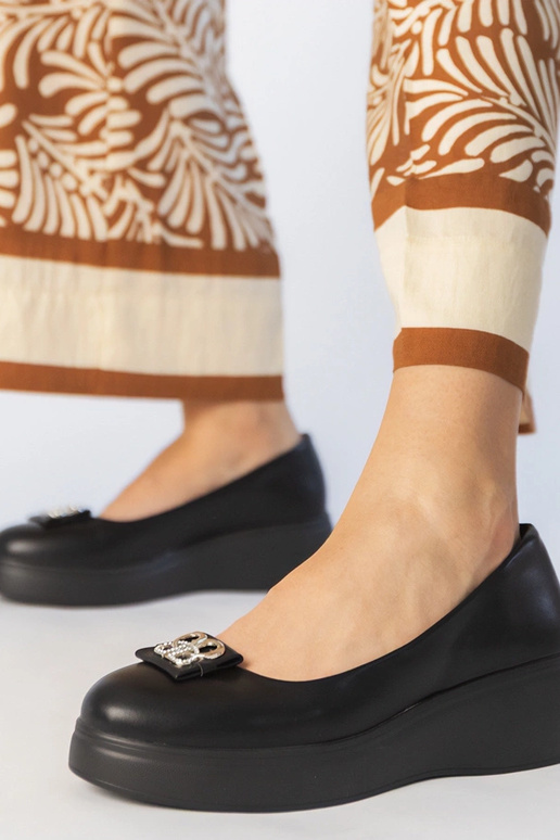 Czarne półbuty na platformie z...